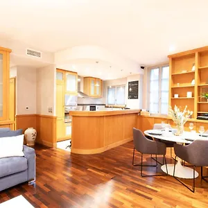 https://t2-moderne-au-pre-carre.hotels-rhonealpes.com