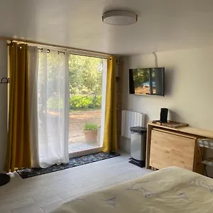 https://la-chambre-du-moulin.fr-provencehotel.com